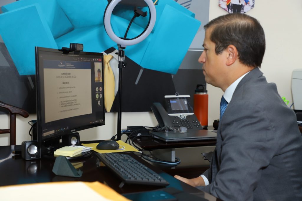 Nuevas licencias SEM invertirán más de B/. 9.5 millones 2 Comision SEM 28122022 1024x682 1