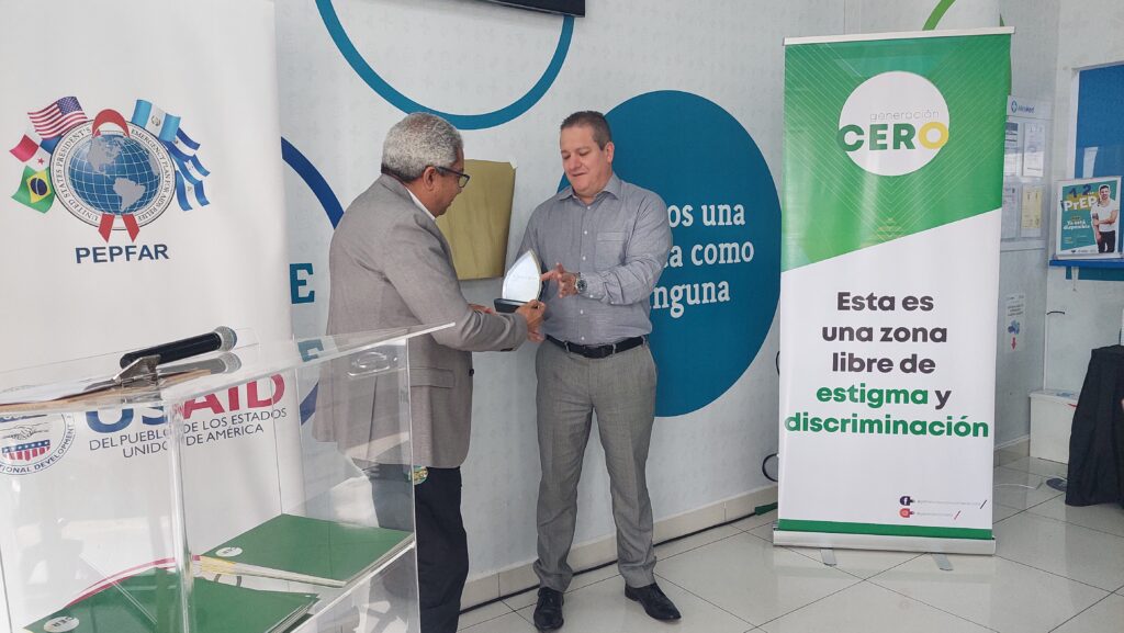 <strong>Defensoría participa de acreditación de primera empresa panameña como zona libre de estigma y discriminación</strong> 3 MINIMED 1