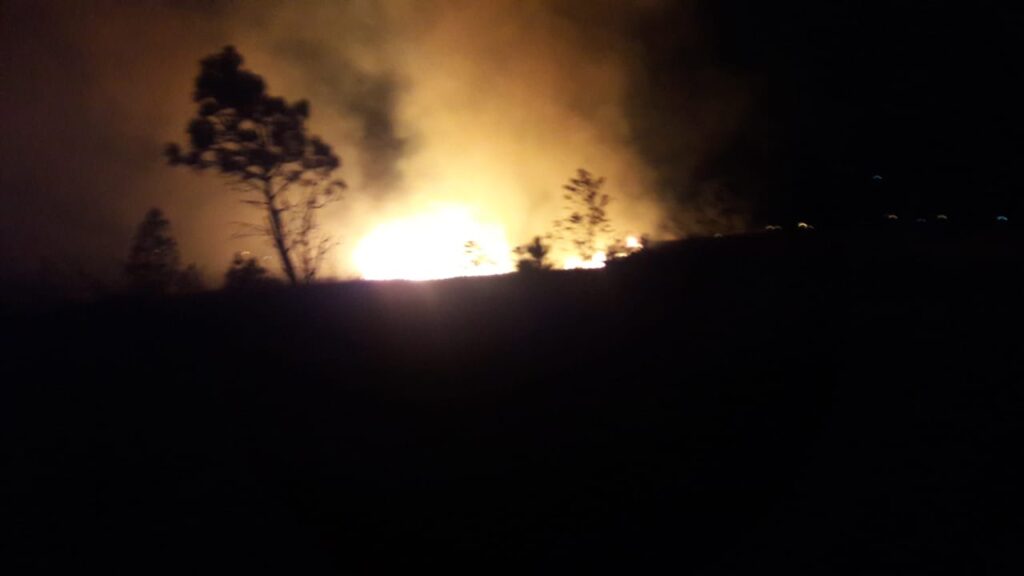 Realizan operativo para controlar incendio 4 WhatsApp Image 2023 03 05 at 9.14.47 PM