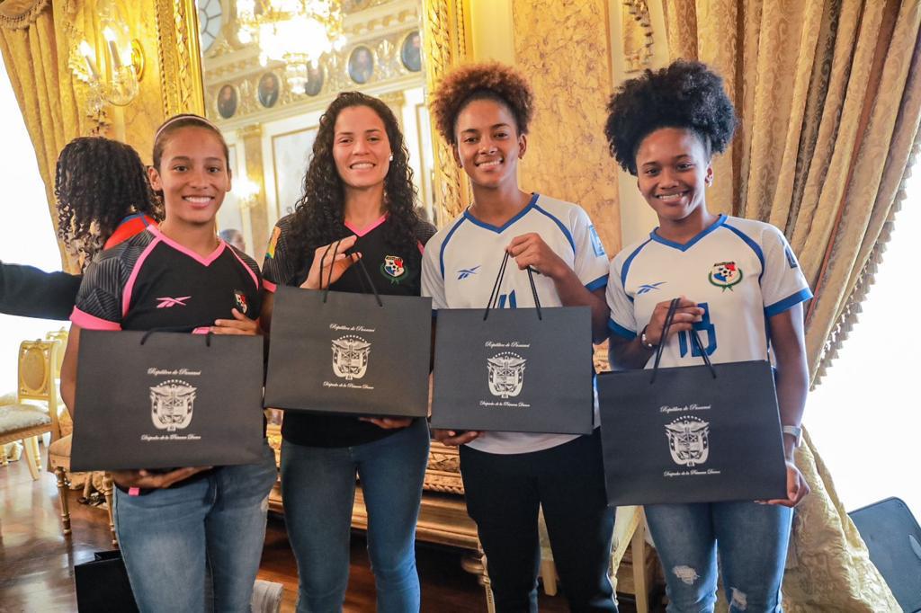 Gobierno Nacional agasaja a Selección Femenina de Fútbol en el día internacional de la mujer 3 WhatsApp Image 2023 03 08 at 1.39.18 PM