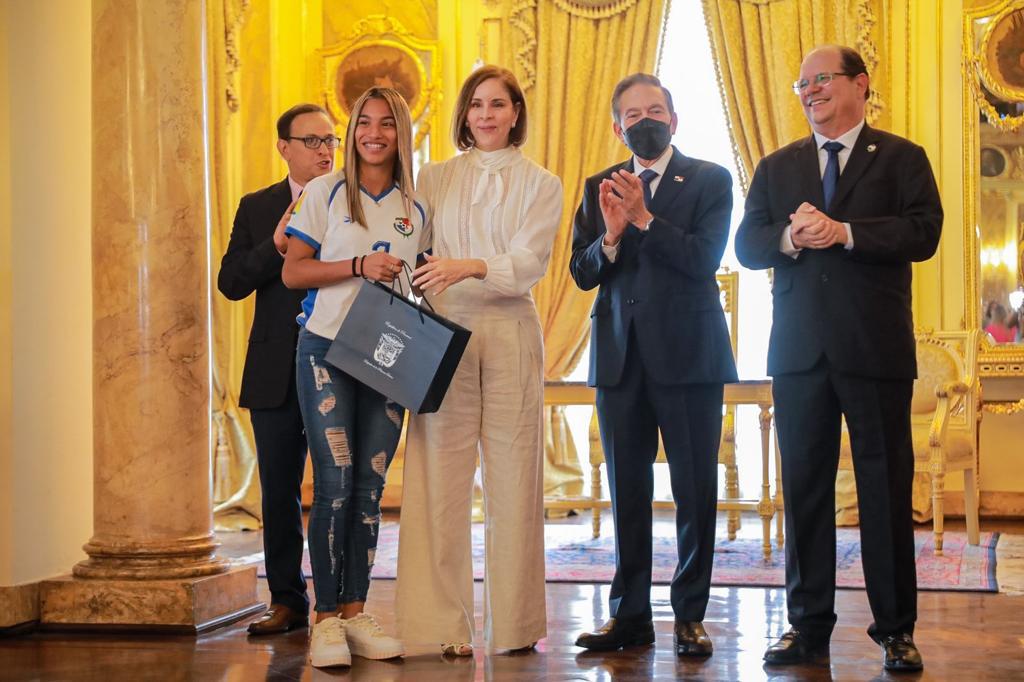 Gobierno Nacional agasaja a Selección Femenina de Fútbol en el día internacional de la mujer 5 WhatsApp Image 2023 03 08 at 1.39.19 PM