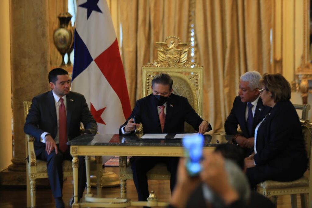 Presidente Cortizo Cohen posesiona a Juana Herrera Araúz como ministra de la Mujer 6 WhatsApp Image 2023 03 14 at 3.34.09 PM 2