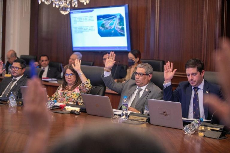 Presentarán proyecto de ley que busca garantizar abastecimiento de medicamentos 2 WhatsApp Image 2023 03 21 at 6.34.11 PM 768x512 1