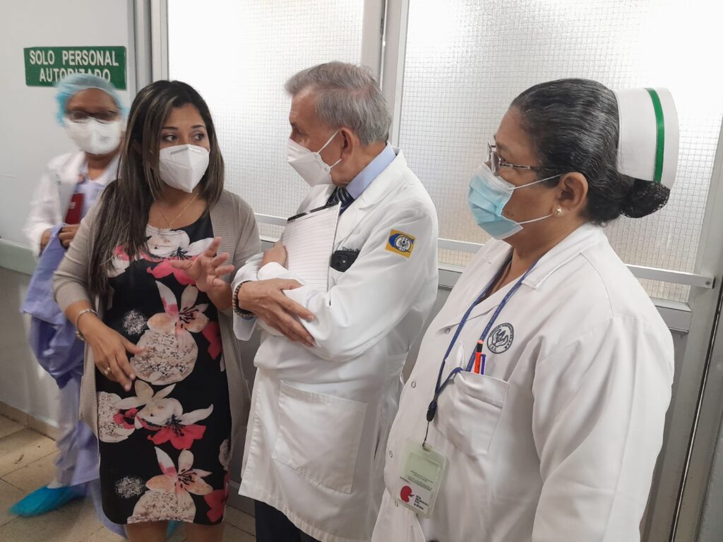 Pacientes de diálisis agradecidos por la atención en el CHDr.AAM 4 WhatsApp Image 2023 04 28 at 5.32.02 PM