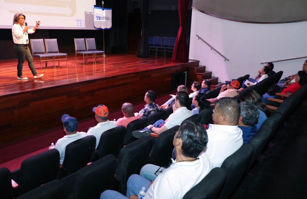 Miembros de partidos políticos fueron instruidos sobre paridad y democracia 3 0C0A3112