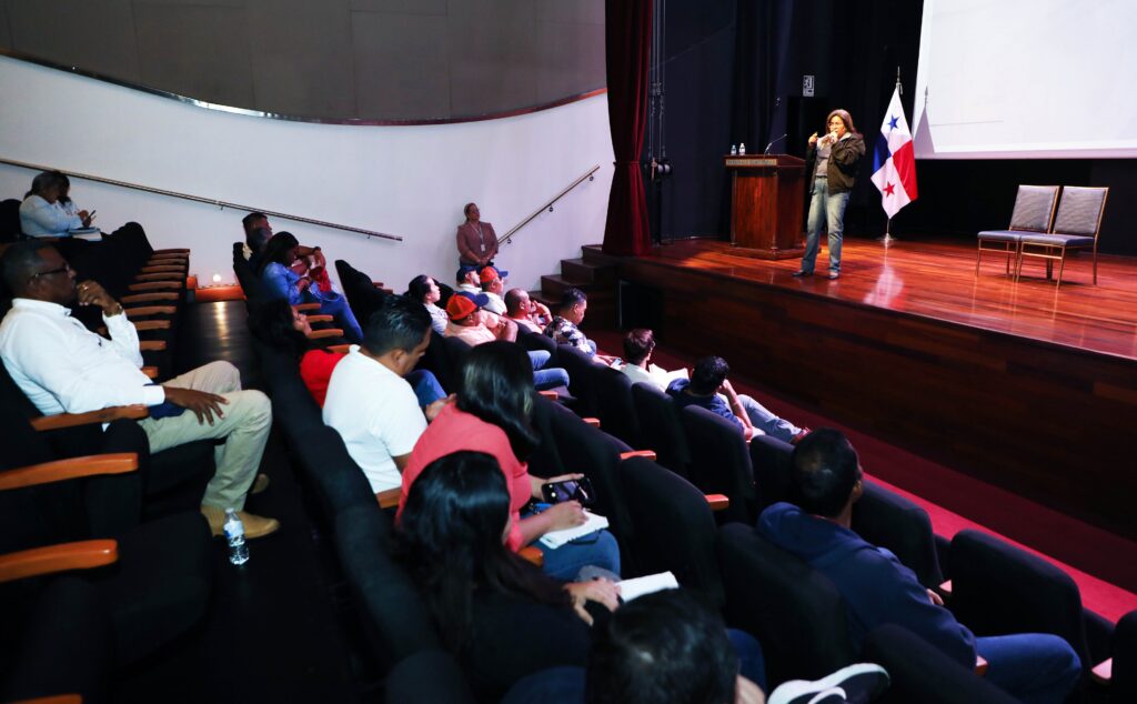 Miembros de partidos políticos fueron instruidos sobre paridad y democracia 2 0C0A3149