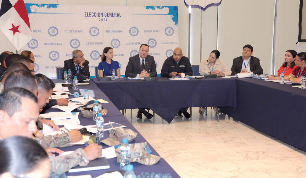 Encuentro de coordinación con estamentos de seguridad 4 Reunion Comision de Segiuridad 07