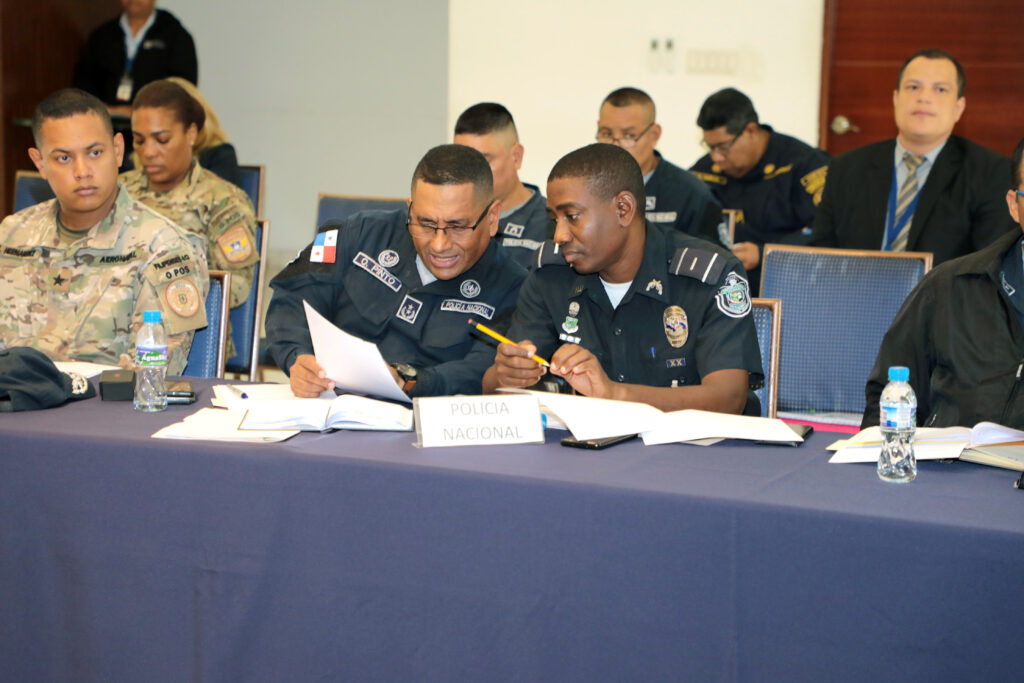 Encuentro de coordinación con estamentos de seguridad 3 Reunion Comision de Segiuridad 08