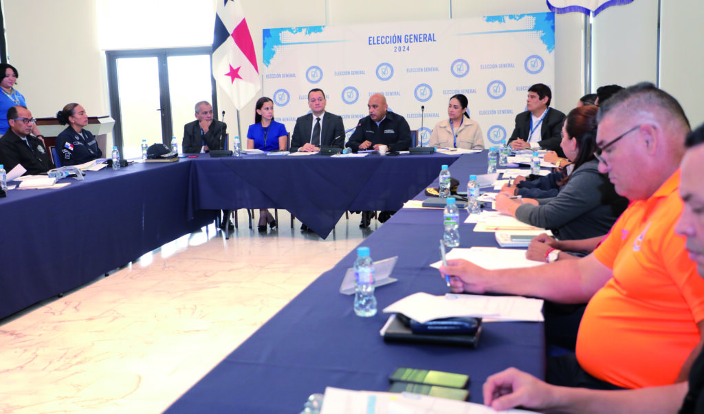 Encuentro de coordinación con estamentos de seguridad 5 Reunion Comision de Segiuridad 17