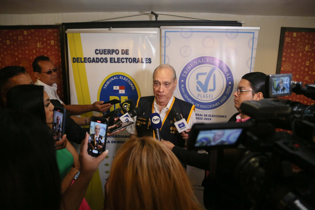 FAUSTO Y MEDIOS scaled 1
