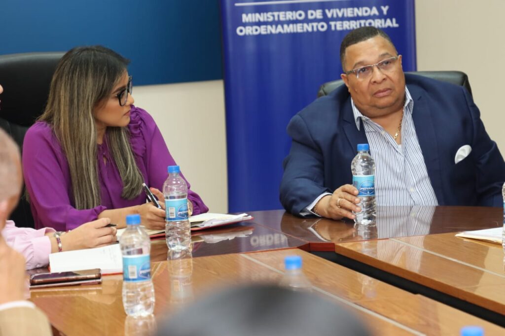 Instalan mesa interinstitucional para identificar dueños de viejos inmuebles en la ciudad de Colón 2 IMG 20230623 WA0059