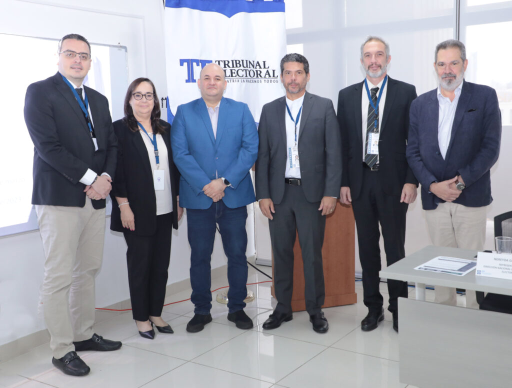 Magistrado Junca en Reunion con Equipo de UNIORE y OEA 04