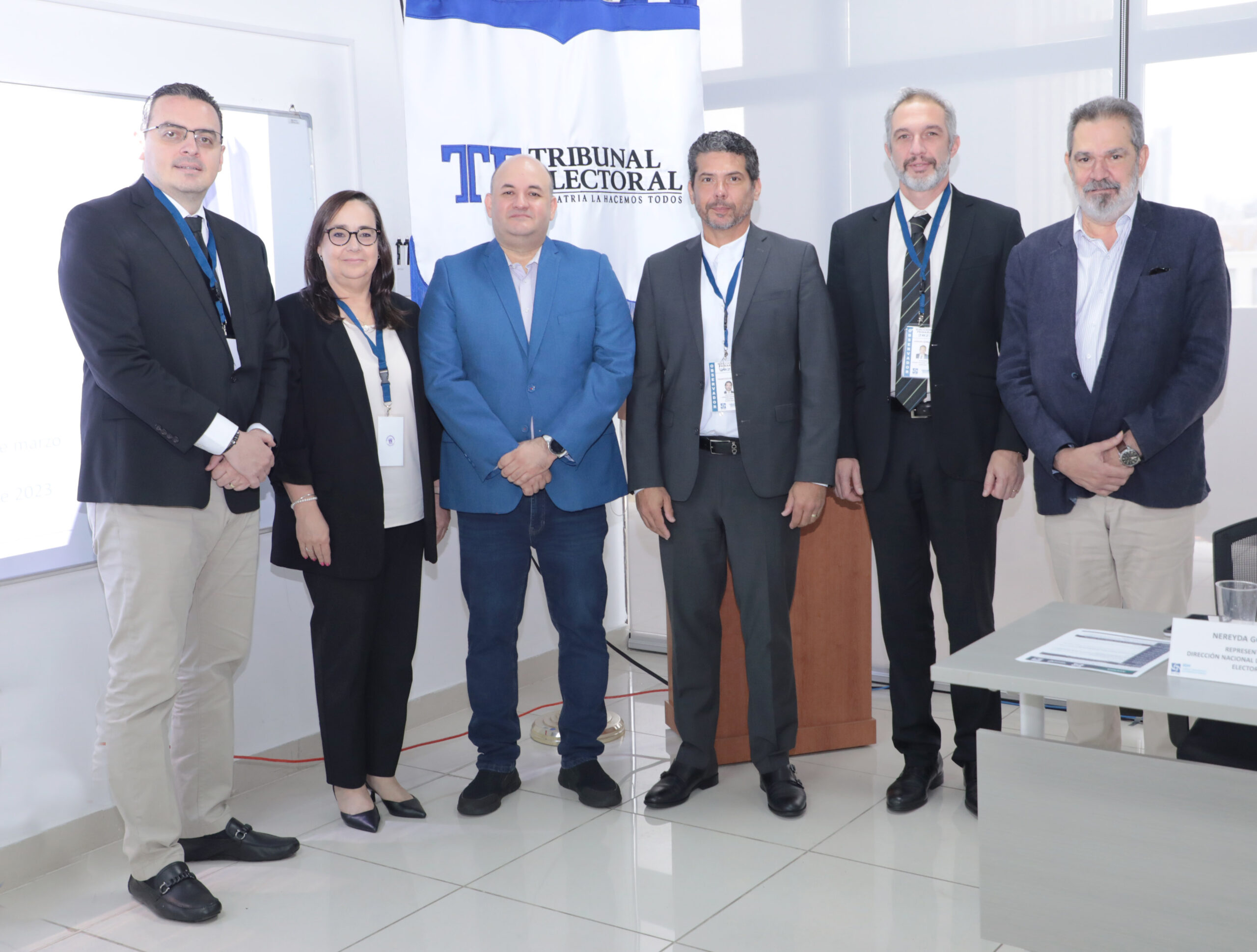 Magistrado Junca en Reunion con Equipo de UNIORE y OEA 04 scaled