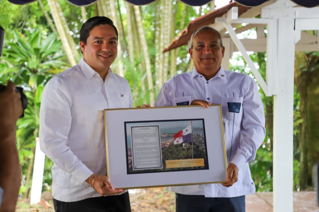 MiAMBIENTE recibe en traspaso administración de área protegida de Cerro Ancón por parte del MEF 5 WhatsApp Image 2023 06 22 at 2.30.39 PM 1