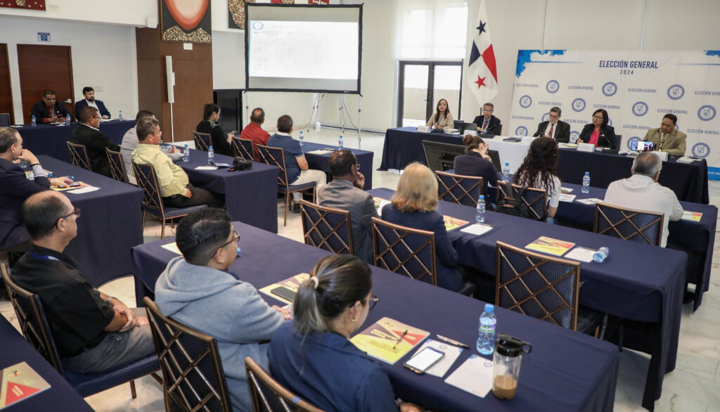 Comunicadores sociales fueron instruidos sobre la cobertura de elecciones primarias 4 web y mantente 1