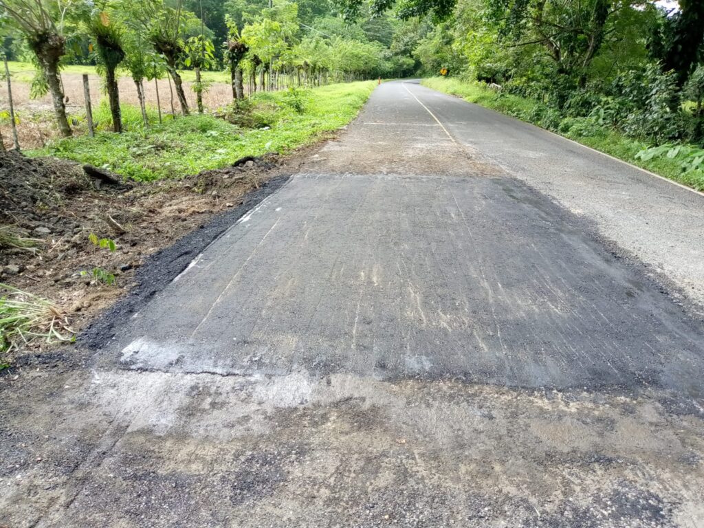 MOP realiza trabajos de mantenimiento vial en la Costa Arriba de Colón 3 2 18