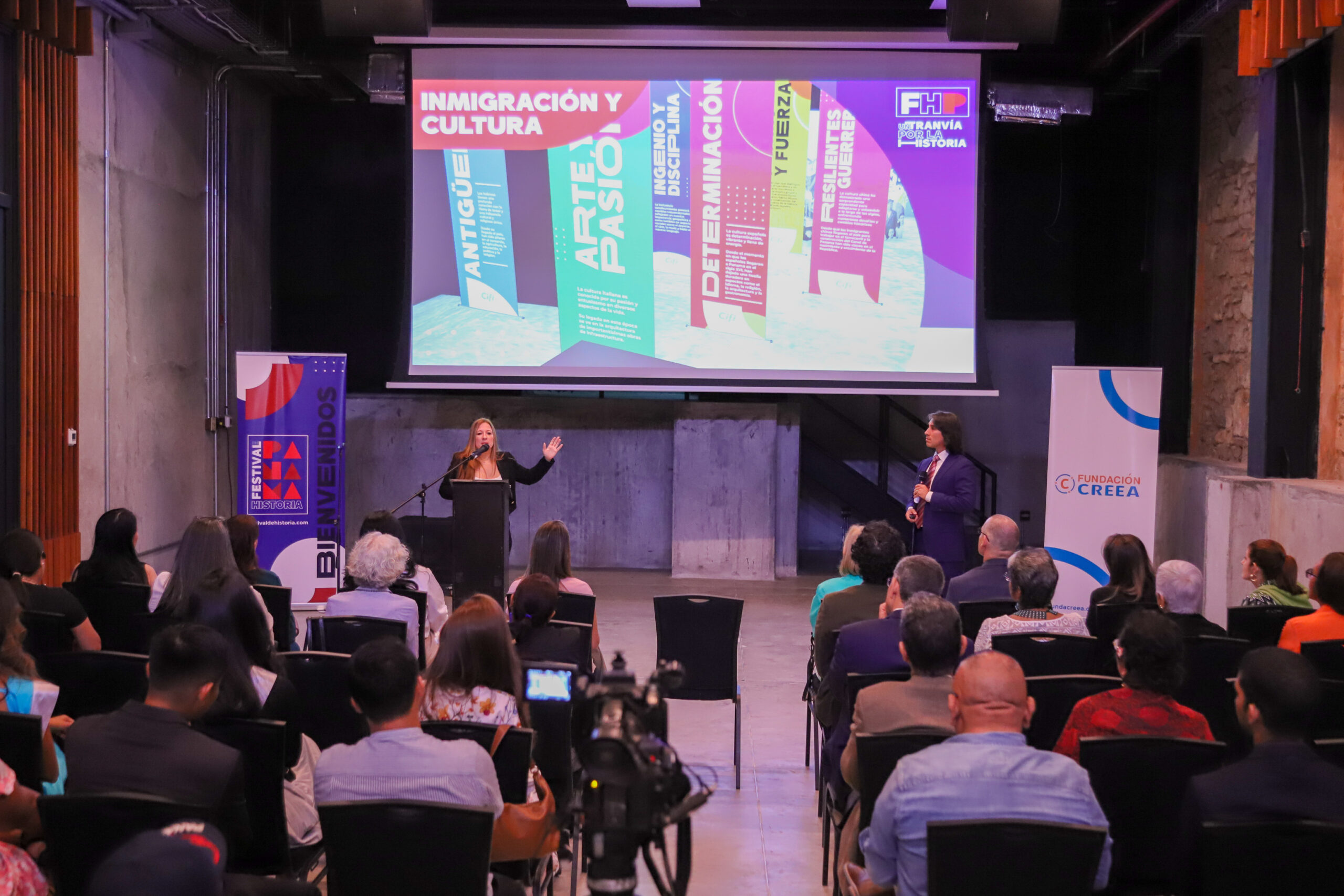 Roberto Hurtado director de la Fundacion CREEA y director general del Festival de Historia Panama presento el festival junto a Vilma Young productora del festival de la empresa Plot scaled
