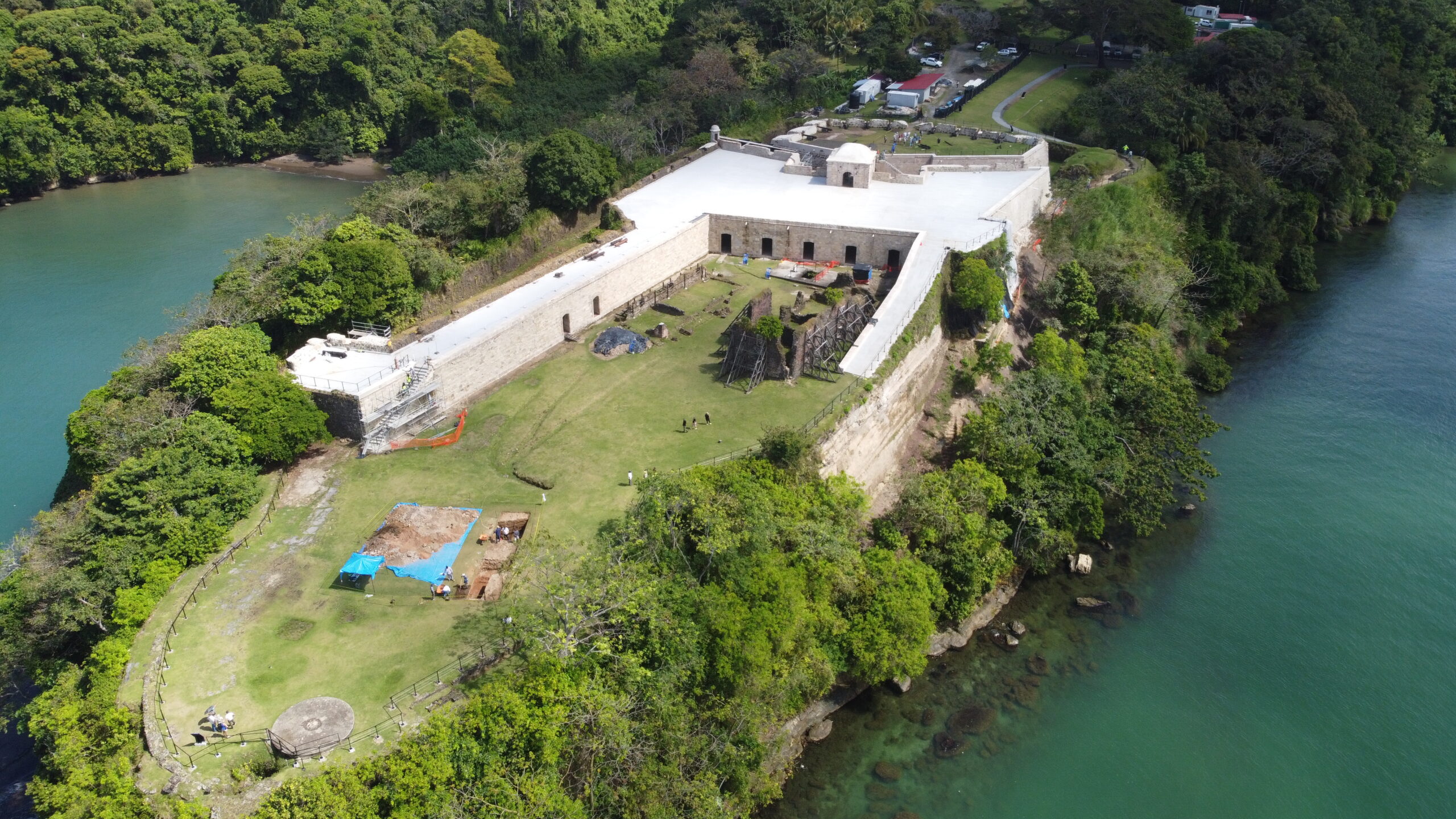 Hallan sitio precolombino en Chagres 1 Vista aerea del castillo de San Lorenzo donde se aprecian algunos de los trabajos de excavacion scaled