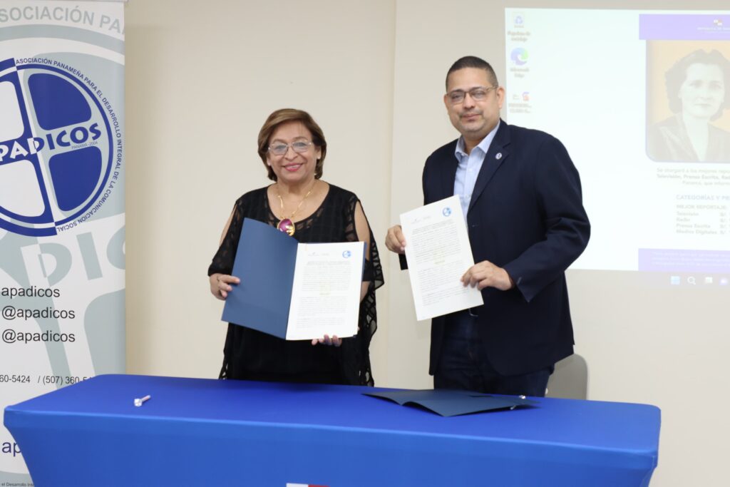 Asociación Panameña para el Desarrollo Integral de la Comunicación Social – APADICOS y el Ministerio de la Mujer firma Acuerdo de Asistencia Técnica para la promoción del Primer Concurso Nacional de Prensa y Género en memoria de Clara González. 3 WhatsApp Image 2023 08 05 at 12.25.01 PM 1