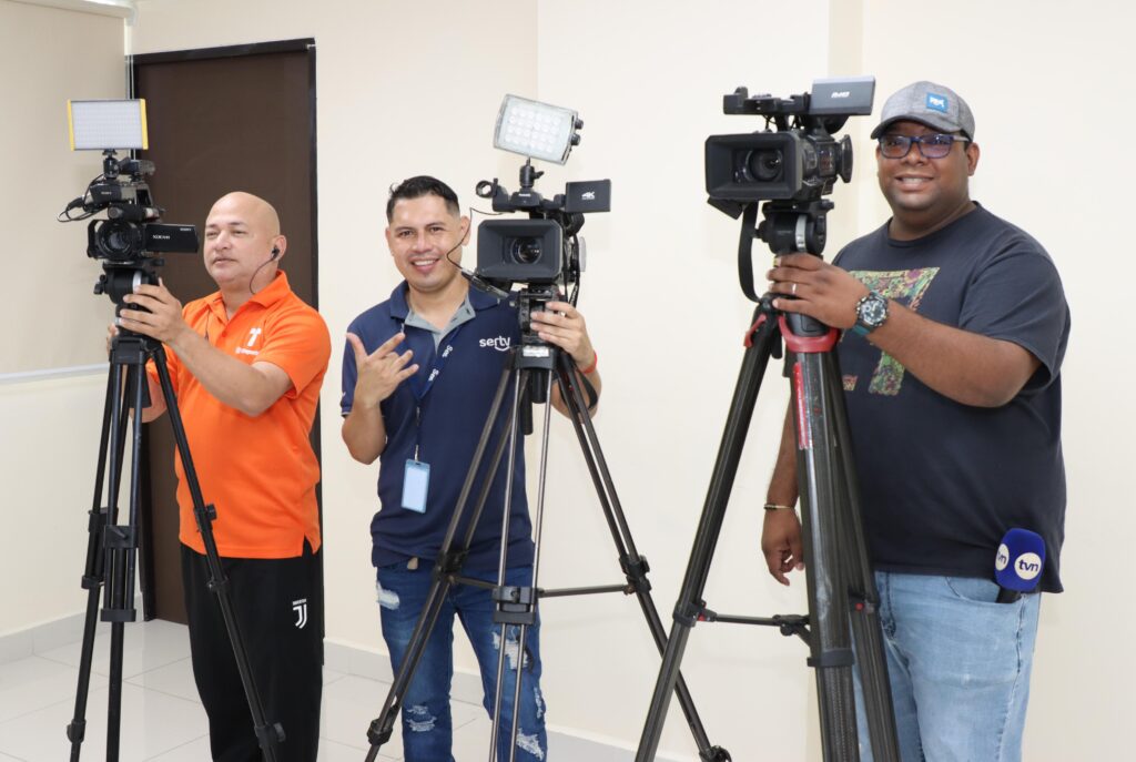 Asociación Panameña para el Desarrollo Integral de la Comunicación Social – APADICOS y el Ministerio de la Mujer firma Acuerdo de Asistencia Técnica para la promoción del Primer Concurso Nacional de Prensa y Género en memoria de Clara González. 2 WhatsApp Image 2023 08 05 at 12.25.02 PM