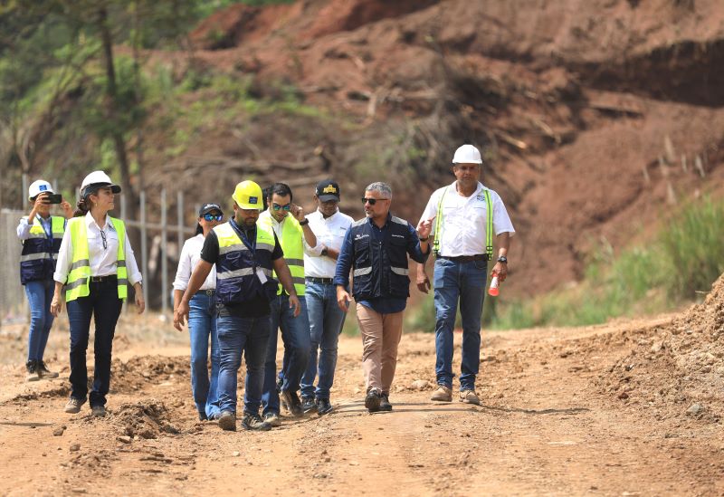 Ministro Rafael Sabonge supervisa avances en proyectos de inversión en la provincia de Colón 4 Recorrido en Maria Chiquita