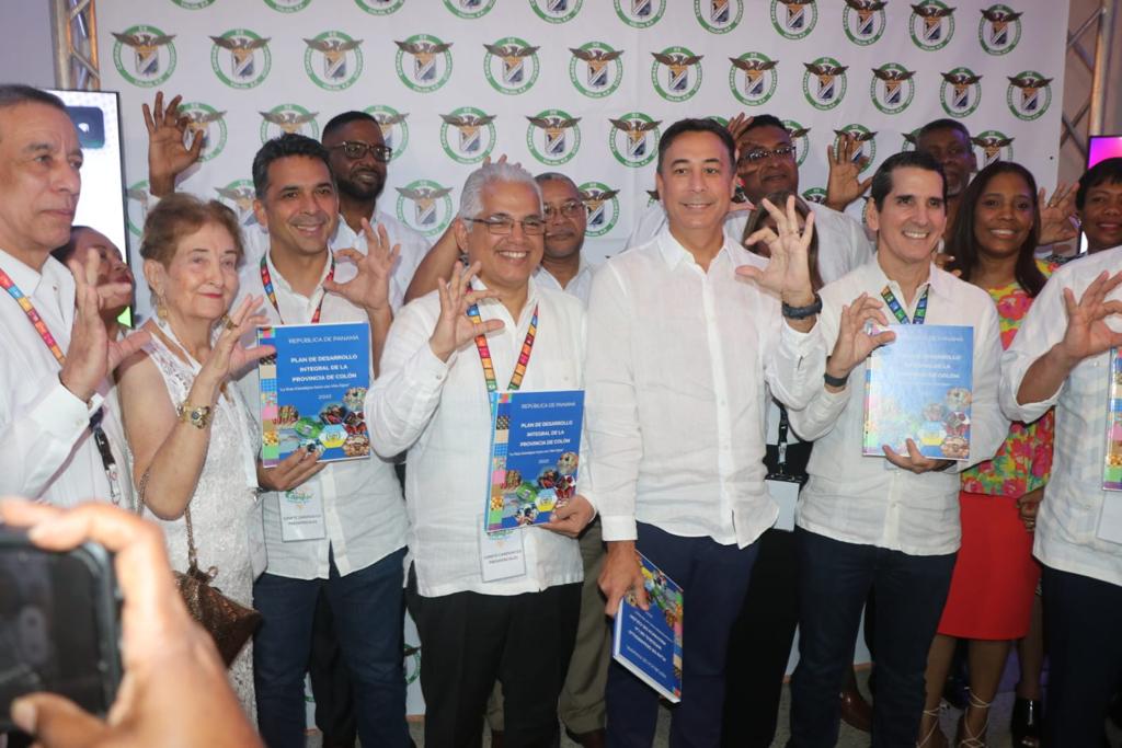 Lombana volvió a Colón y asegura que el plan de desarrollo integral de la provincia está siendo incluído en sus propuestas 2 WhatsApp Image 2023 09 19 at 7.49.02 PM