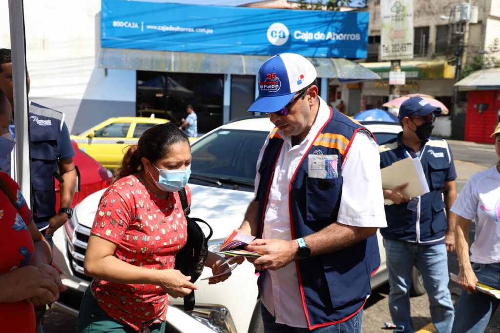 Defensoría promueve en feria de la mujer sus derechos 2 feria 4