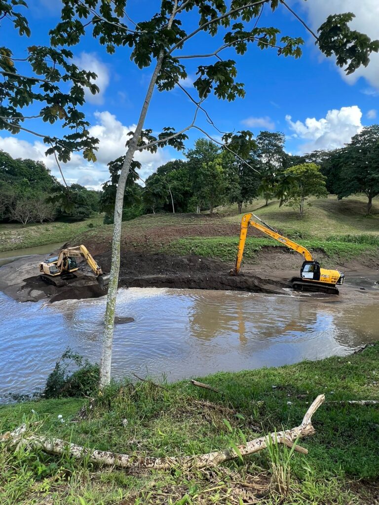 El MOP intensifica trabajos de dragado para la recuperación del cauce del río Cárdenas en Clayton, corregimiento de Ancón 3 2 22