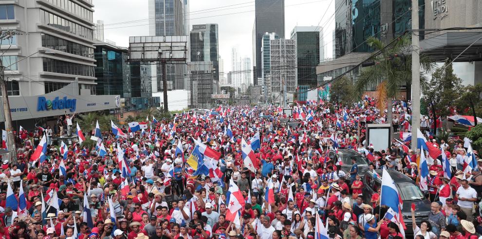 Miles de panameños festejan en calle 50 tras fallo de inconstitucionalidad de la Ley 406 2 656677ecae9f0