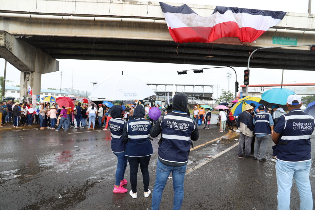 Defensoría pide al gobierno restablecer la paz social 3 COM 14 2