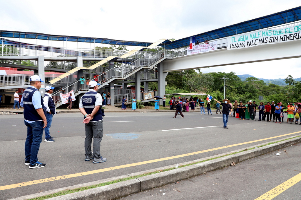 Defensoría pide al gobierno restablecer la paz social 2 COM 14 5