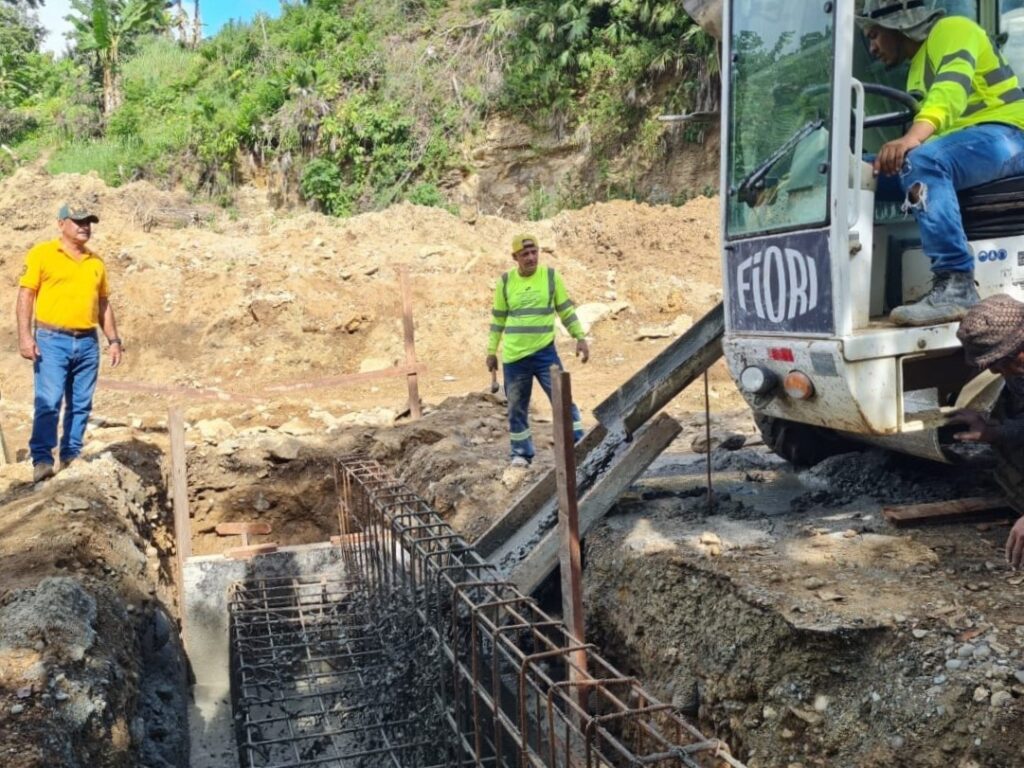 MOP continúa con los trabajos de rehabilitación del puente vehicular en la comunidad de Ipetí – Emberá en Chepo 4 1