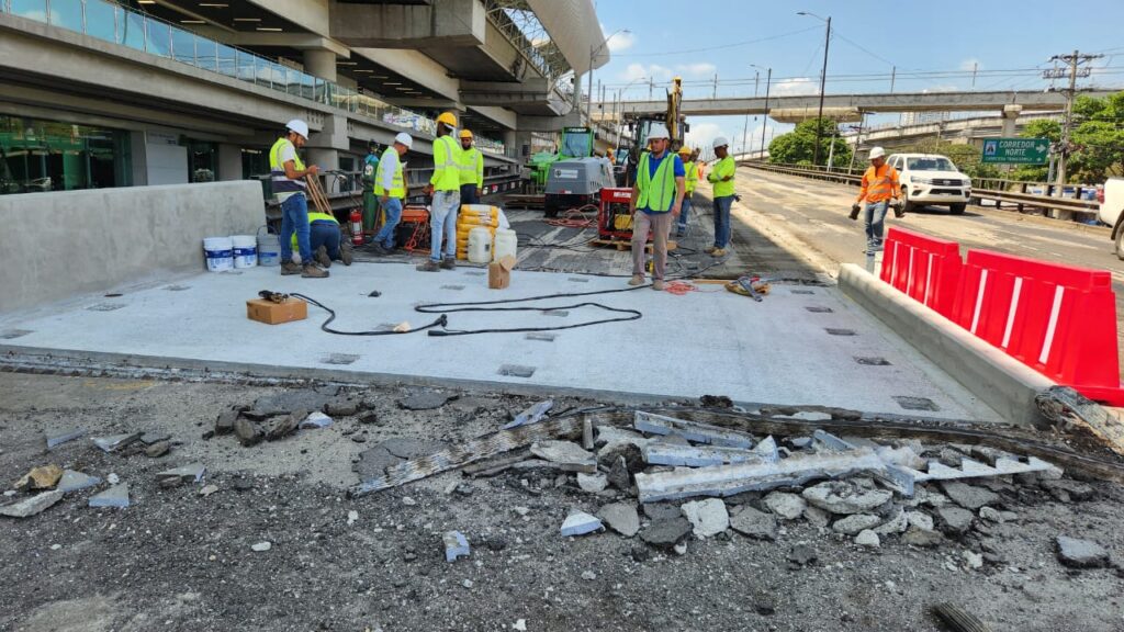MOP inicia fase de instalación de losas de concreto en el puente de San Miguelito 2 2.2