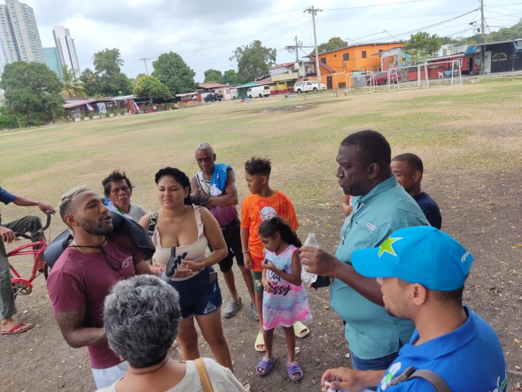 Alex, El Negro Fino realiza entregas y ayudas a la comunidad de Puente del Rey, Panamá Viejo. 3 WhatsApp Image 2024 03 14 at 3.37.35 PM 1