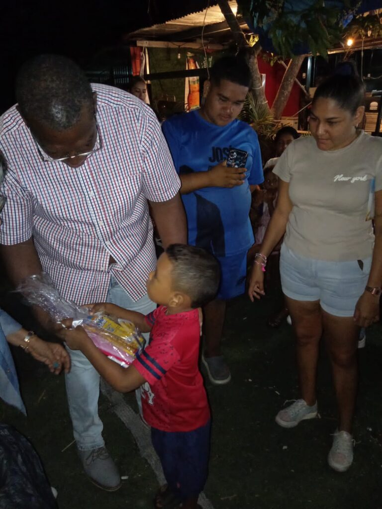 Alex, El Negro Fino realiza entregas y ayudas a la comunidad de Puente del Rey, Panamá Viejo. 4 WhatsApp Image 2024 03 14 at 3.37.36 PM 2