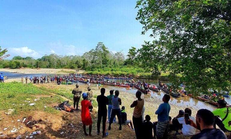 trece migrantes