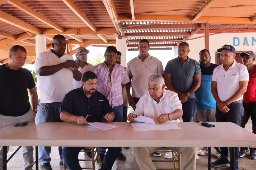 Gremios pesqueros manifiestan total respaldo a Mulino 2 WhatsApp Image 2024 04 15 at 5.01.08 PM 1 1024x682 1