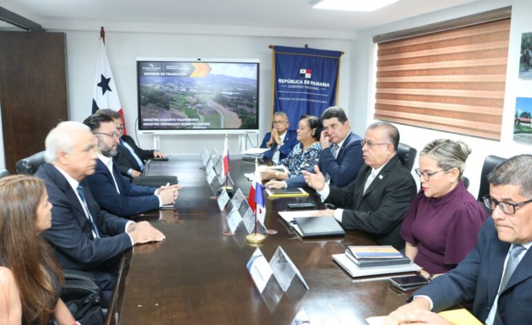 Ministro Valderrama del Mida y el ministro designado Linares se reúnen para el proceso de transición 2 reunion transicion 002 1024x683 1 770x470 1
