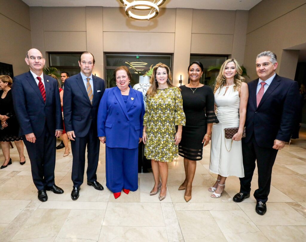 Mulino participa en celebración de independencia de EE.UU. 4 WhatsApp Image 2024 07 04 at 10.34.28 PM 2