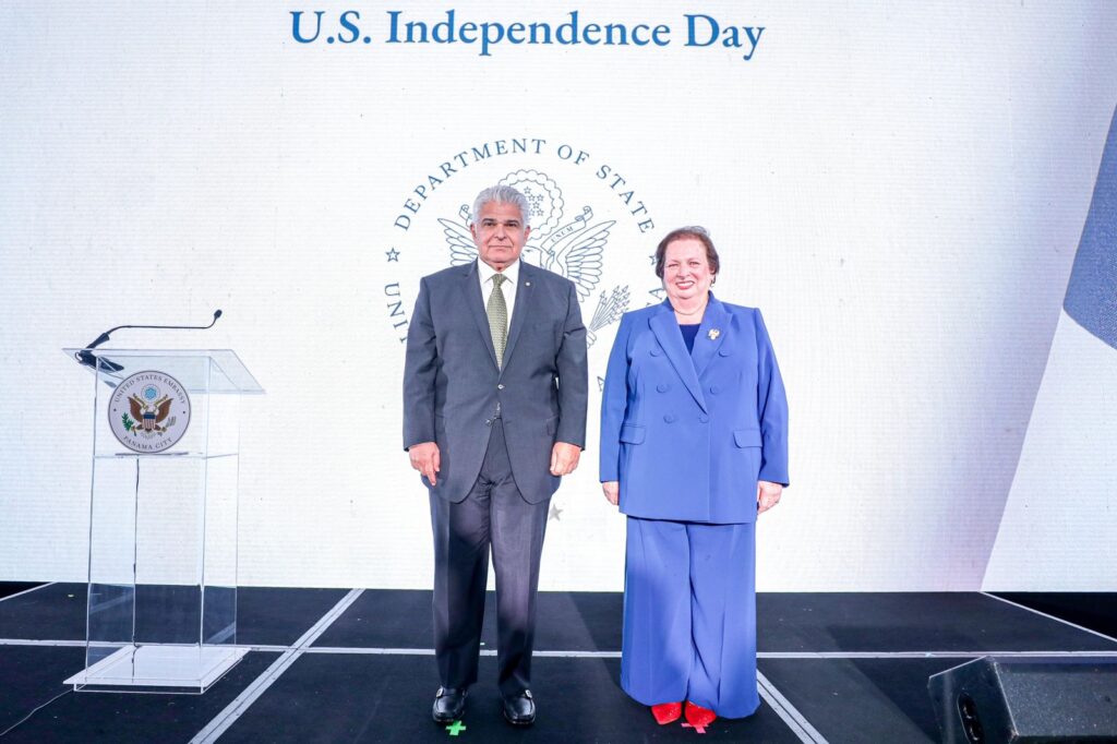 Mulino participa en celebración de independencia de EE.UU. 2 WhatsApp Image 2024 07 04 at 10.34.29 PM 1