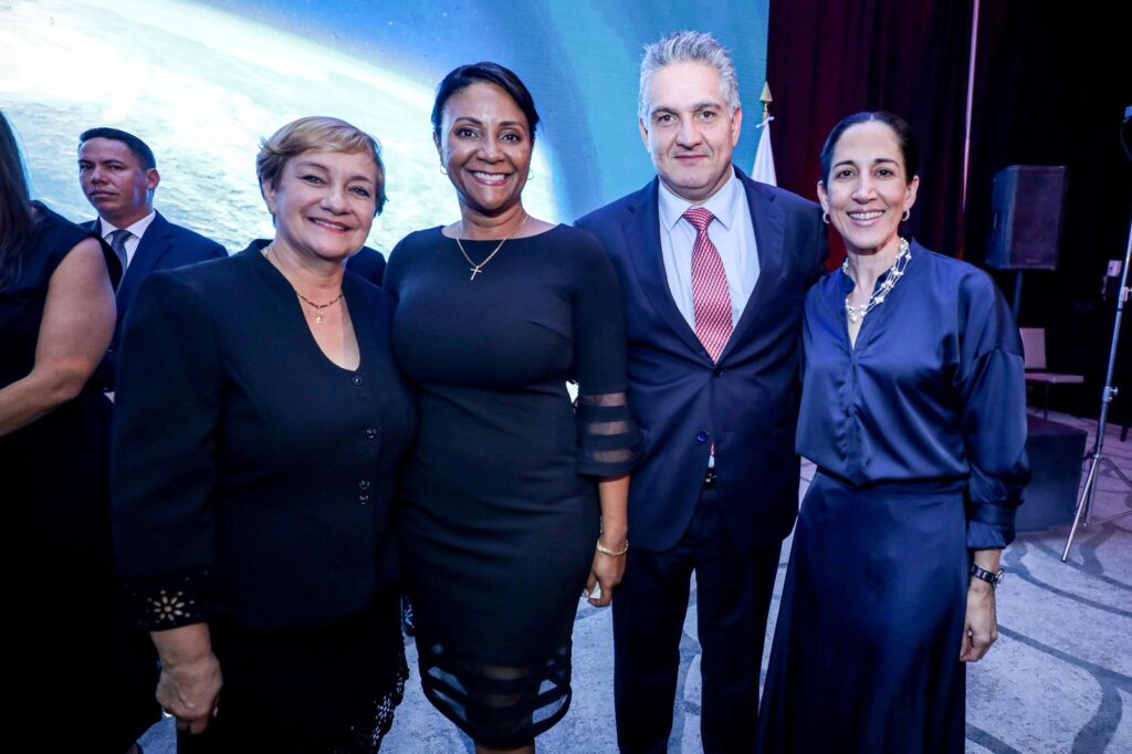 Mulino participa en celebración de independencia de EE.UU. 5 WhatsApp Image 2024 07 04 at 10.37.33 PM