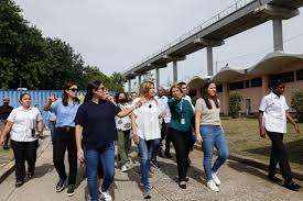 Primera Dama y ministra de Gobierno visitan Centro Femenino de Rehabilitación 2 images 15