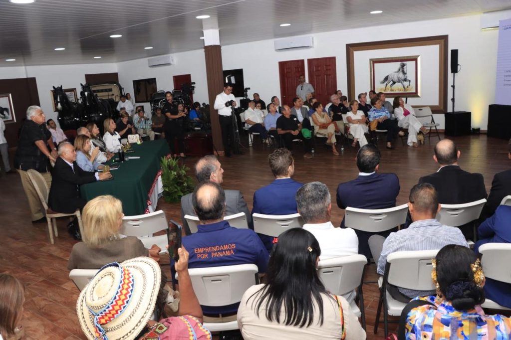 Mulino comparte con empresarios sus planes para el desarrollo de Chiriquí y Bocas del Toro 3 WhatsApp Image 2024 08 29 at 6.25.16 PM 1 1024x682 1