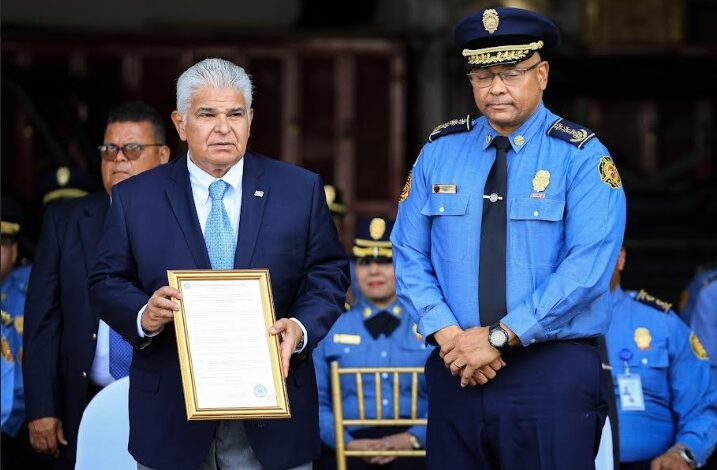 Mulino anuncia acciones para fortalecer labor de los ‘camisas rojas’, tras recibir distinción del BCBRP 2 mulinitos 717x470 1