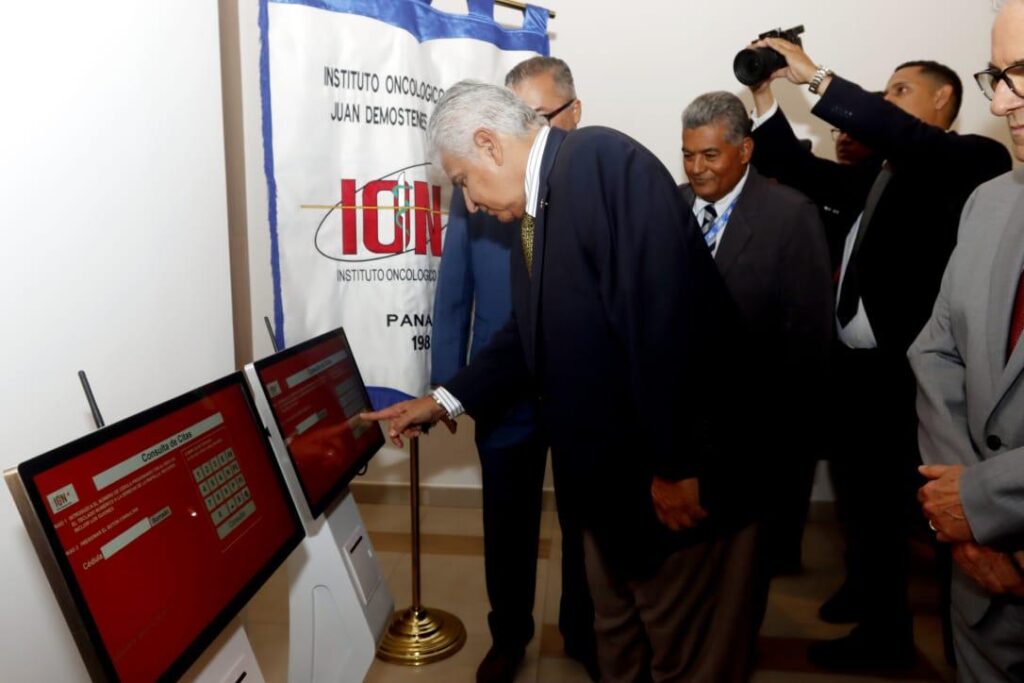 Presidente Mulino oficializa apertura de servicios en el nuevo Hospital de Cancerología 4 WhatsApp Image 2025 04 04 at 10.32.54 AM 1024x683 1