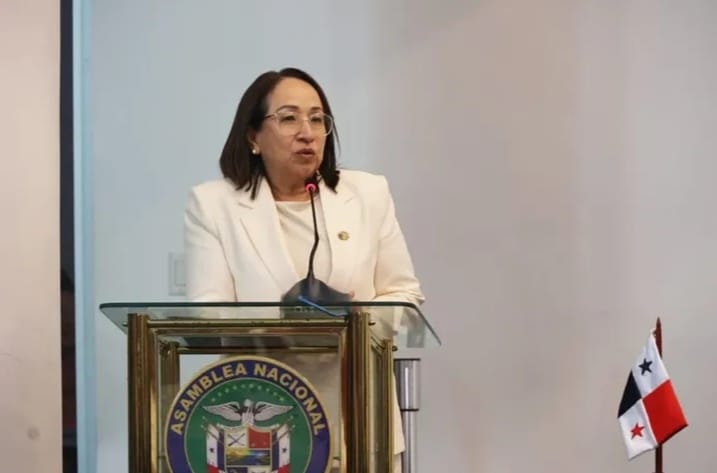 La UDELAS graduó a 3,915 profesionales en diversas ramas en 2024 2 WhatsApp Image 2025 04 10 at 10.04.29 AM