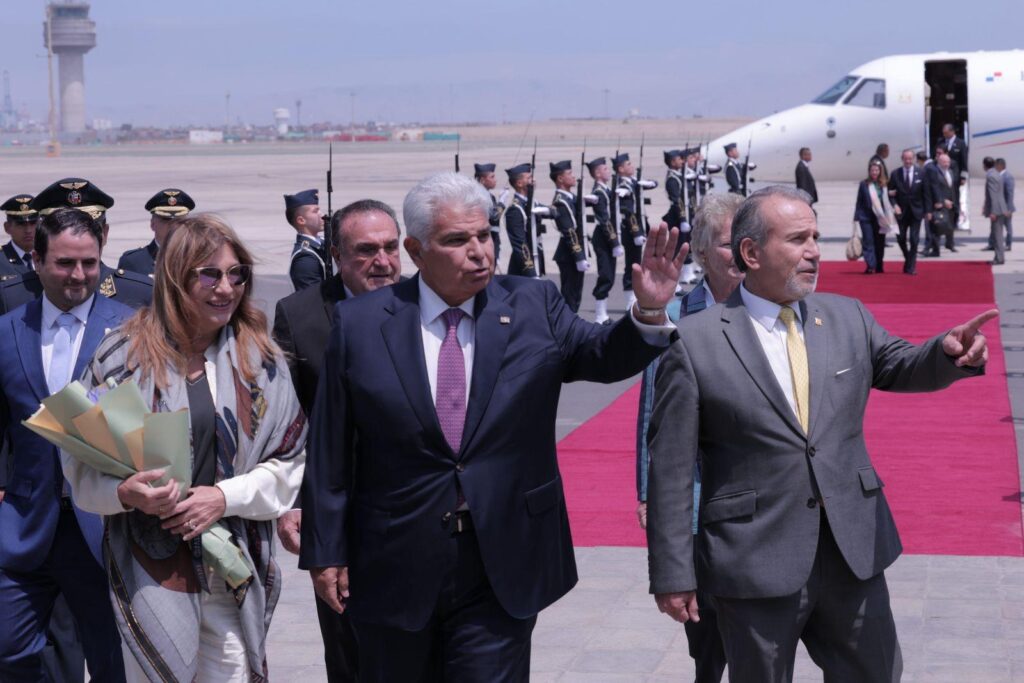 Mulino llega a Perú, donde será condecorado por la presidenta Dina Boluarte y se establecerán nuevos acuerdos 2 WhatsApp Image 2025 04 10 at 12.54.15 PM