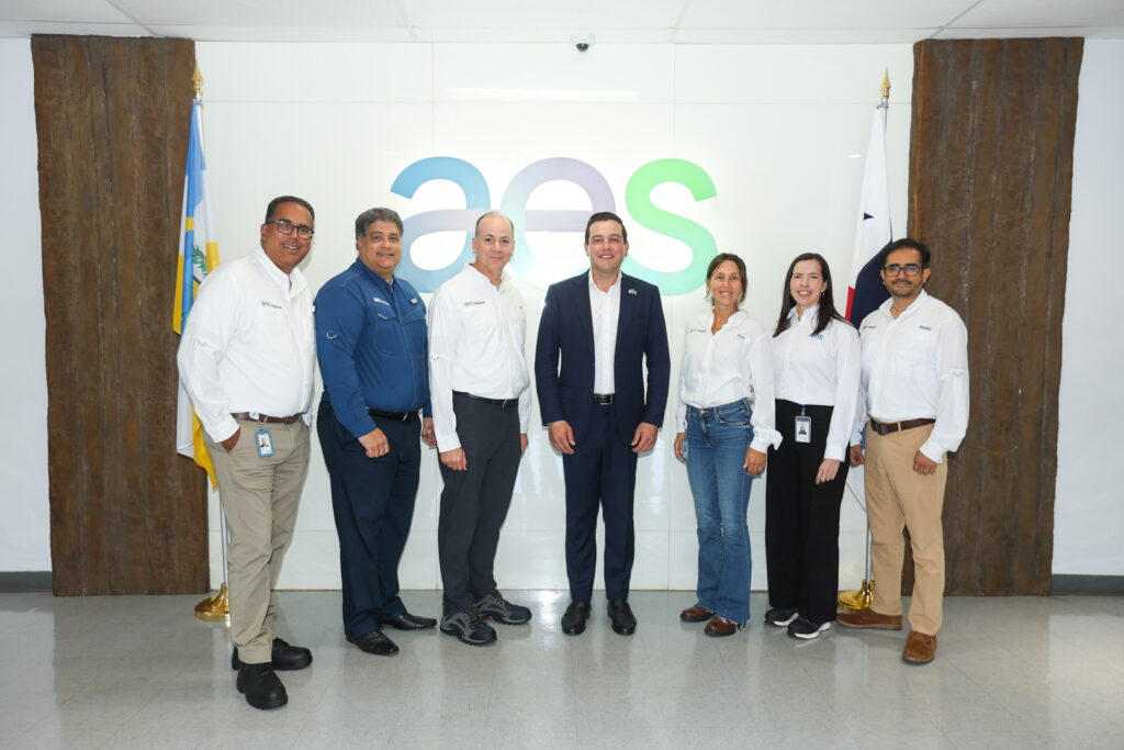 Embajador de EE.UU. visita planta de AES en Colón, el mayor inversionista estadounidense en Panamá 3 AES Colon Visita Embajador USA Mayo 2025 584