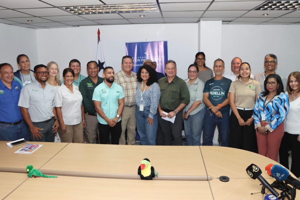 Cientos de panameños llenarán el país de binoculares: Global Big Day 2025 se tomará Panamá el próximo sábado 10 de mayo 2 WhatsApp Image 2025 05 08 at 10.53.39 AM