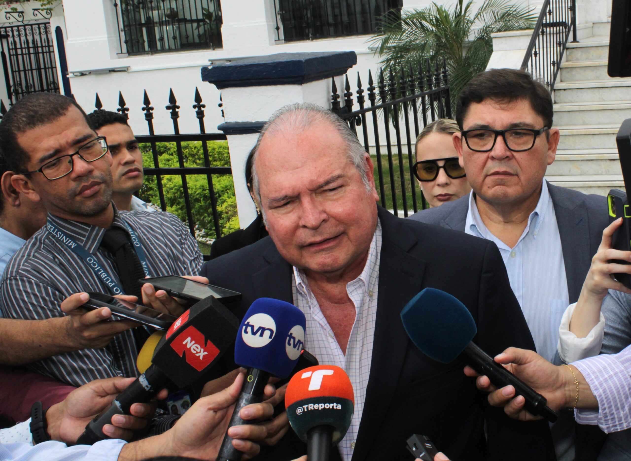 Ministro Andrade denuncia ante el Ministerio Público “costos adicionales millonarios” en proyectos de infraestructura del Cuarto Puente 1 13 1 scaled